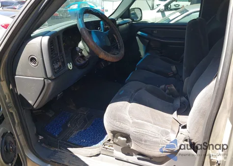 2000 Chevrolet Silverado 1500 from USA, damaged, VIN 1GCEC14V0YE332155